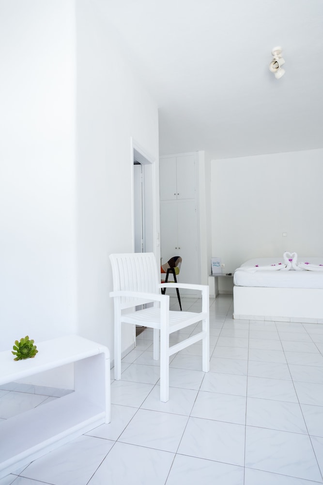Maistros Village — Hotel rooms in Karterados, South Aegean