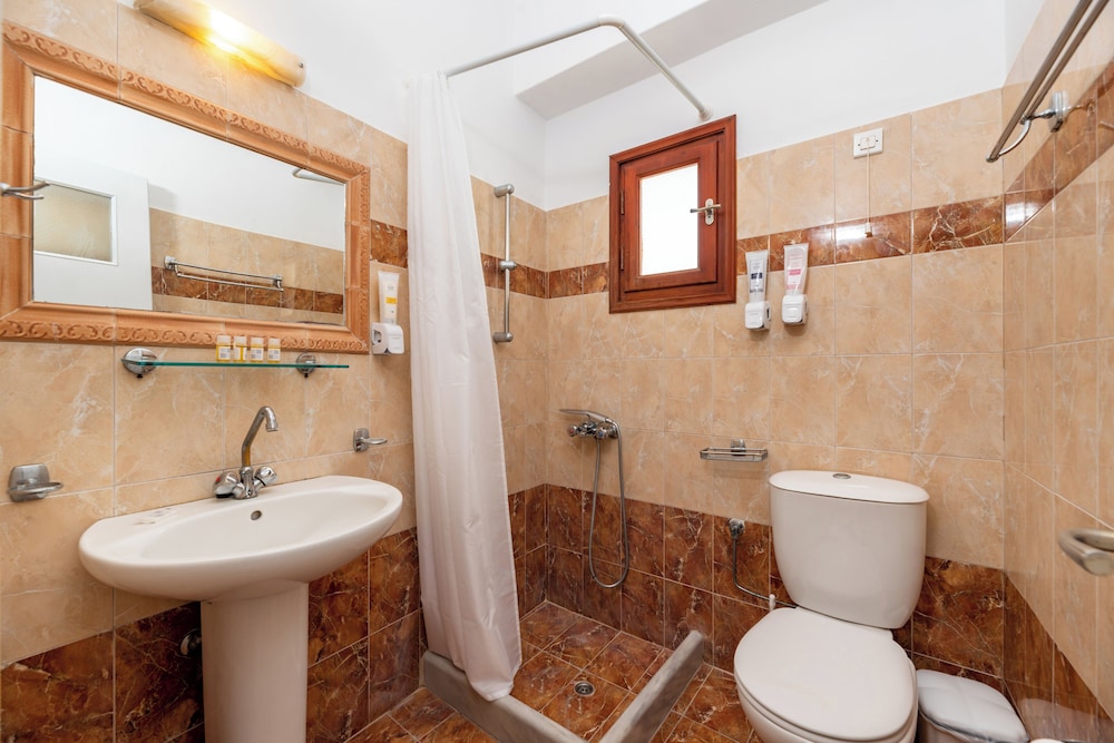 Maistros Village — Hotel rooms in Karterados, South Aegean