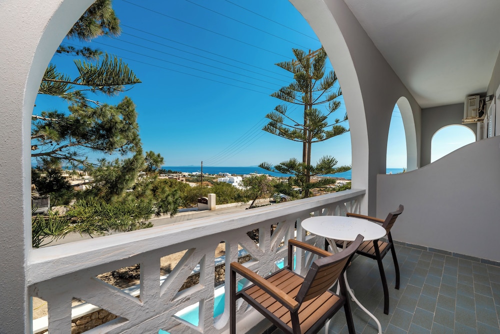 Maistros Village — Hotel rooms in Karterados, South Aegean