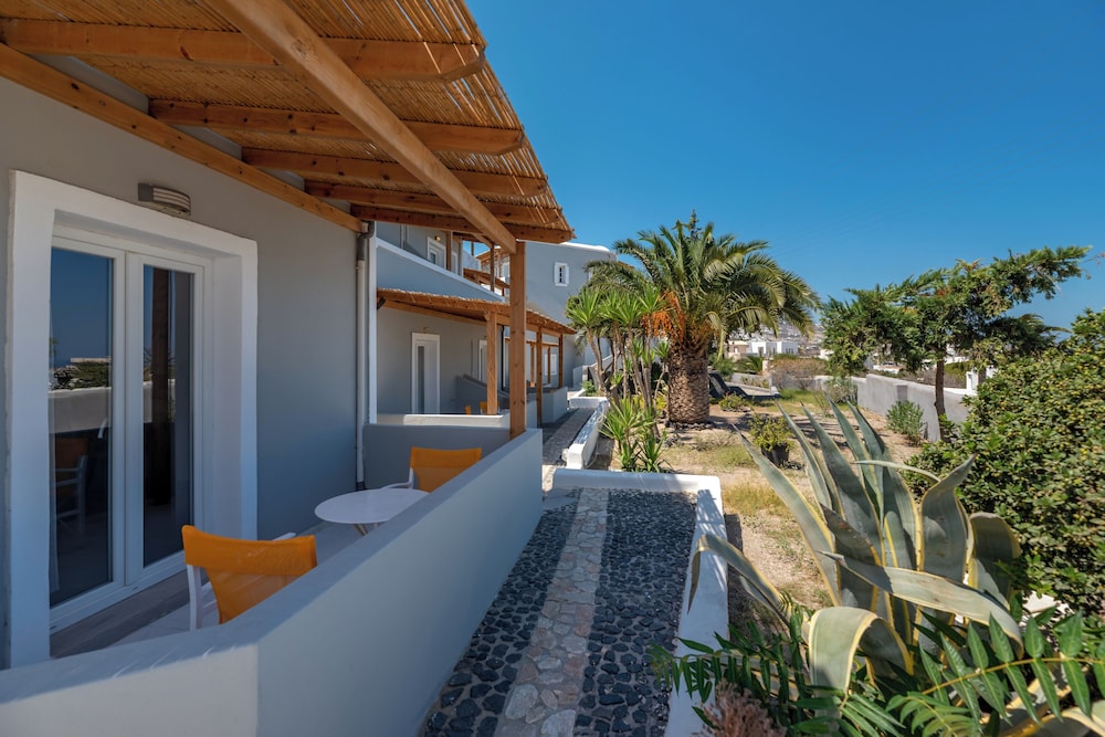 Maistros Village — Hotel building in Karterados, South Aegean