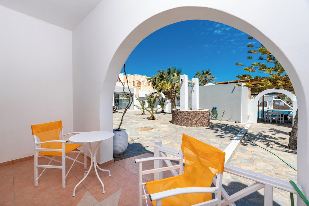 Maistros Village — Hotel building in Karterados, South Aegean