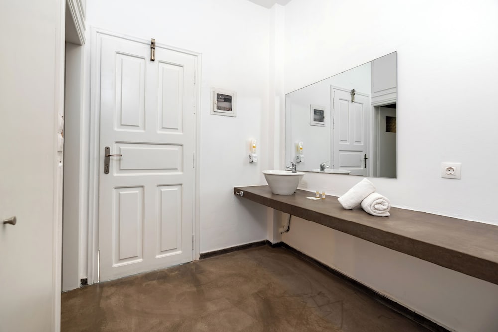 Maistros Village — Hotel rooms in Karterados, South Aegean