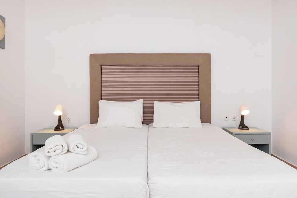 Maistros Village — Hotel rooms in Karterados, South Aegean