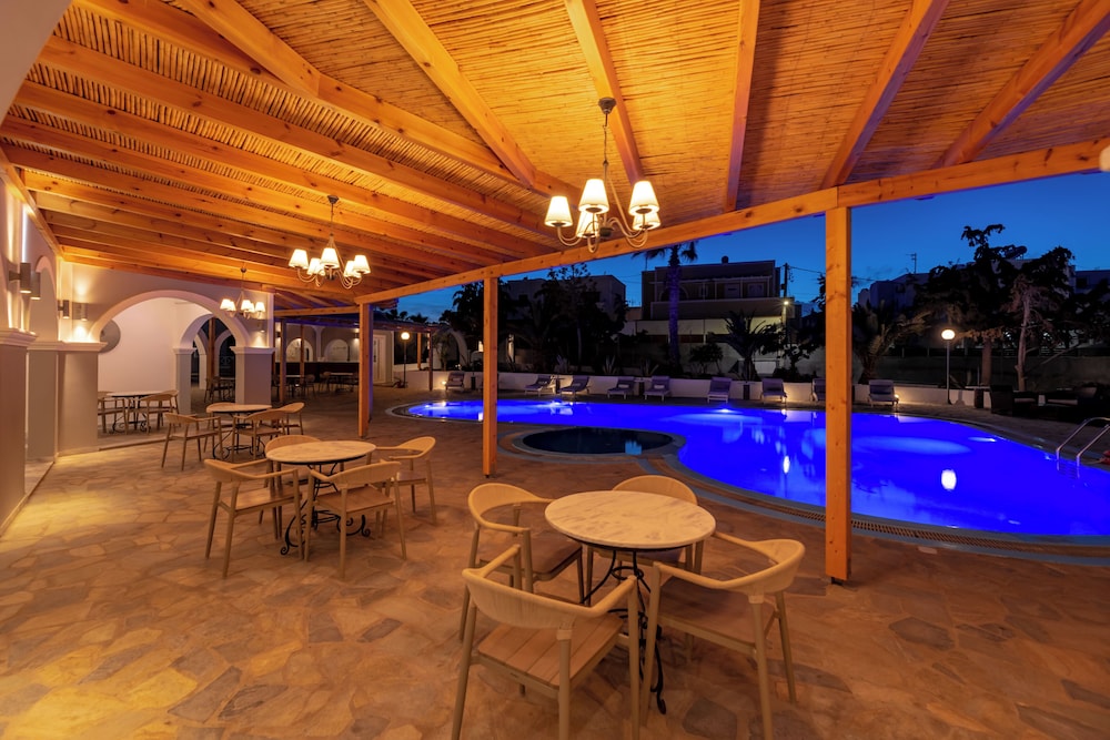 Maistros Village — Swimming pool in Karterados, South Aegean