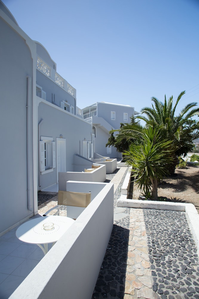 Maistros Village — Hotel building in Karterados, South Aegean