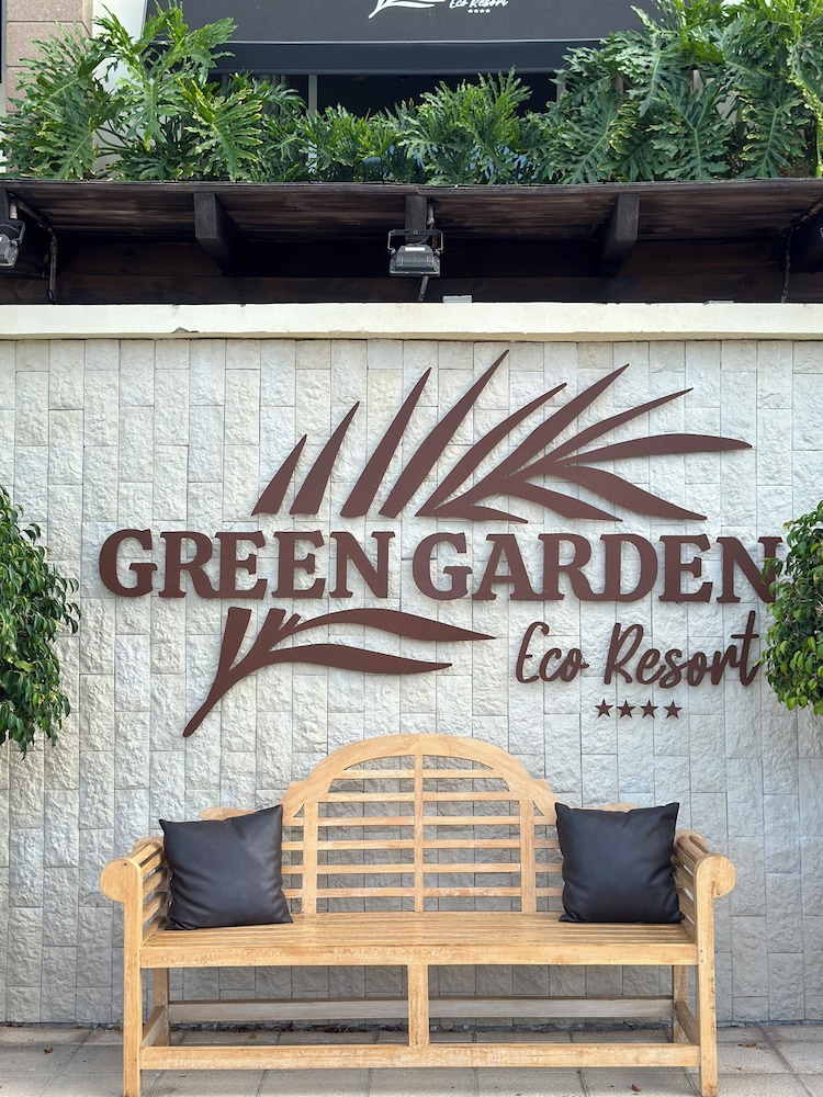 GREEN GARDEN ECO RESORT & VILLAS — Hotel building in Playa de las Americas, Canary Islands