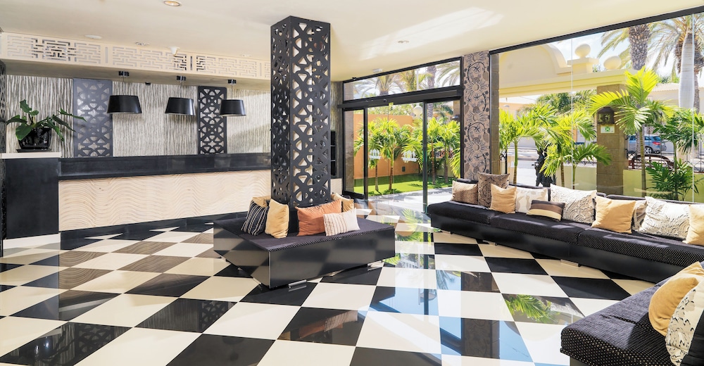 GREEN GARDEN ECO RESORT & VILLAS — Hotel building in Playa de las Americas, Canary Islands
