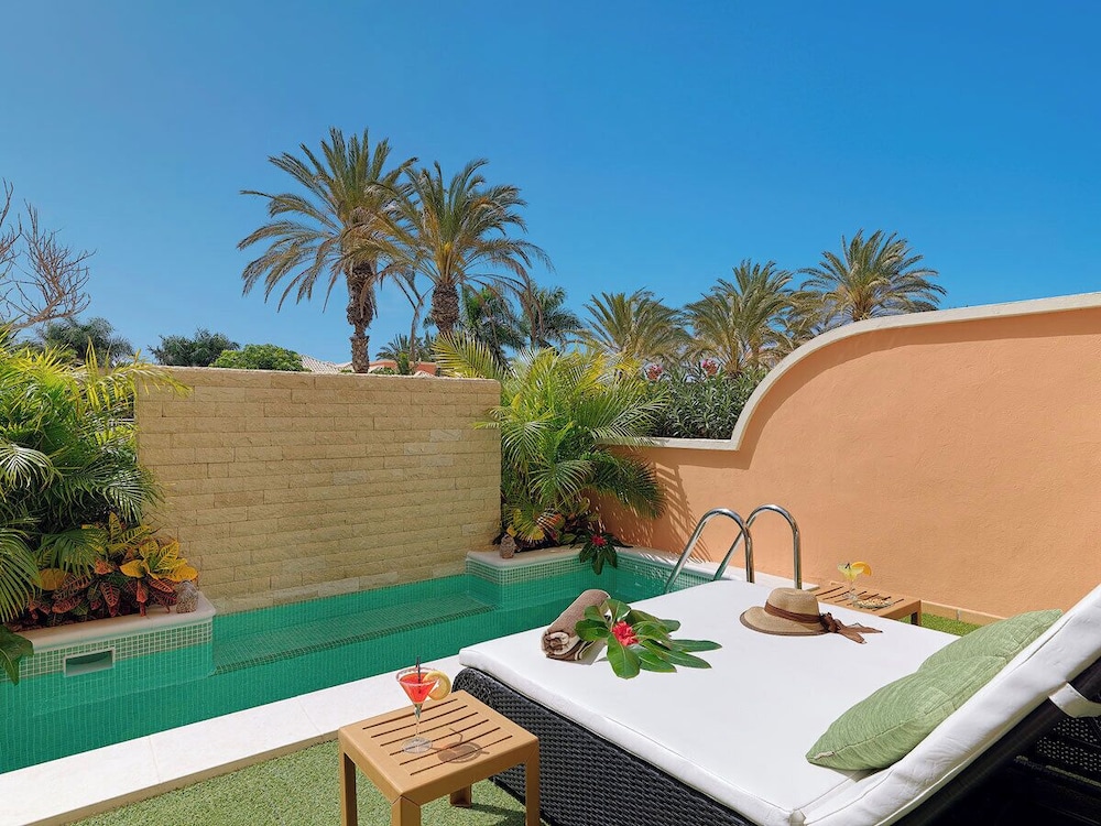 GREEN GARDEN ECO RESORT & VILLAS — Swimming pool in Playa de las Americas, Canary Islands