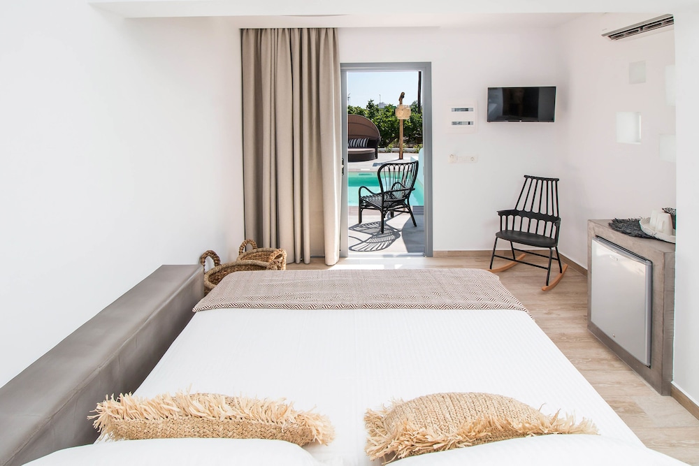 Malibu Studios — Hotel rooms in Faliraki, South Aegean