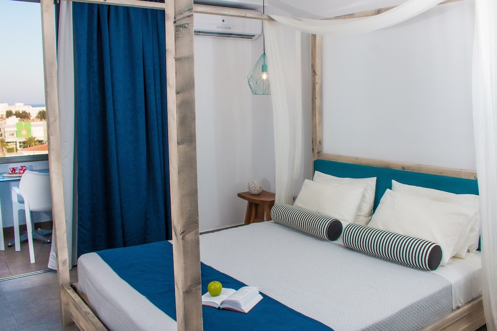 Malibu Studios — Hotel rooms in Faliraki, South Aegean