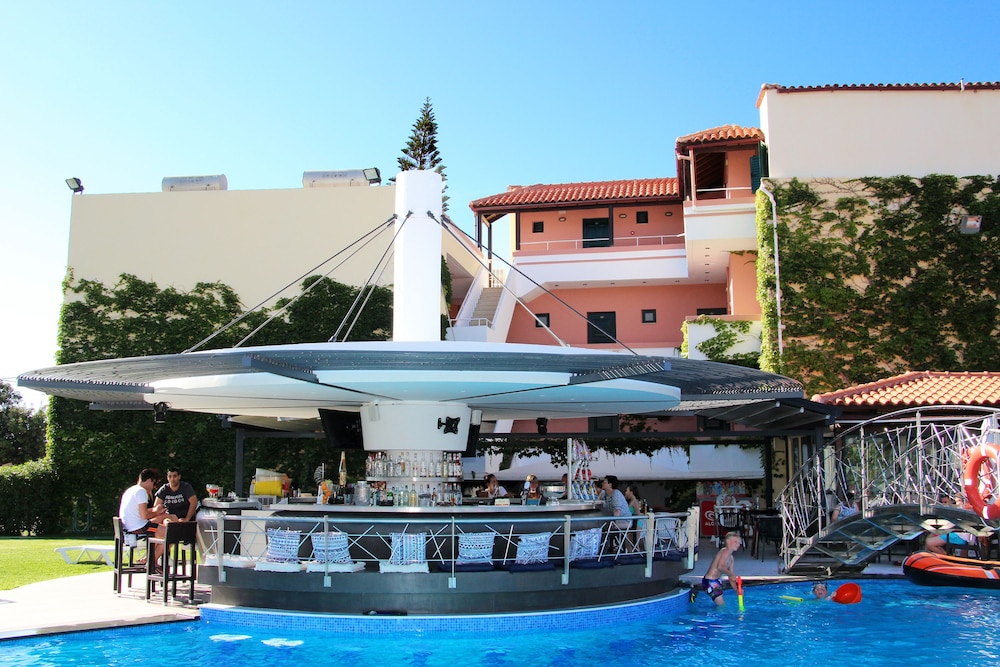 Marigianna Apartments — Restaurant & bars in Sissi