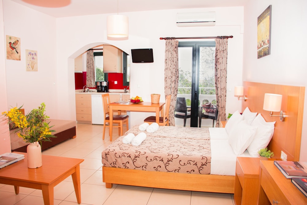 Marigianna Apartments — Hotel rooms in Sissi