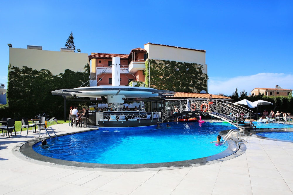 Marigianna Apartments — Swimming pool in Sissi