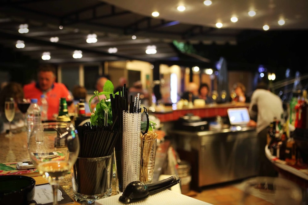 Marigianna Apartments — Restaurant & bars in Sissi