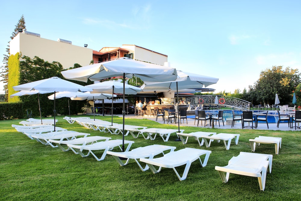 Marigianna Apartments — Restaurant & bars in Sissi