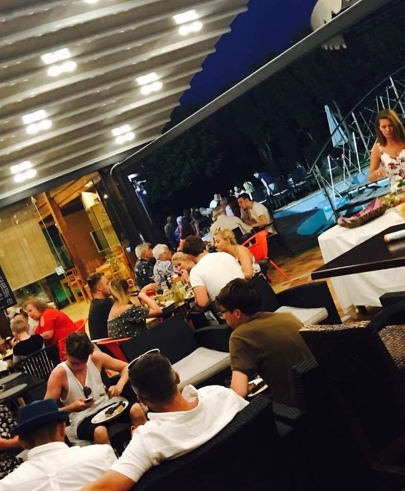 Marigianna Apartments — Restaurant & bars in Sissi