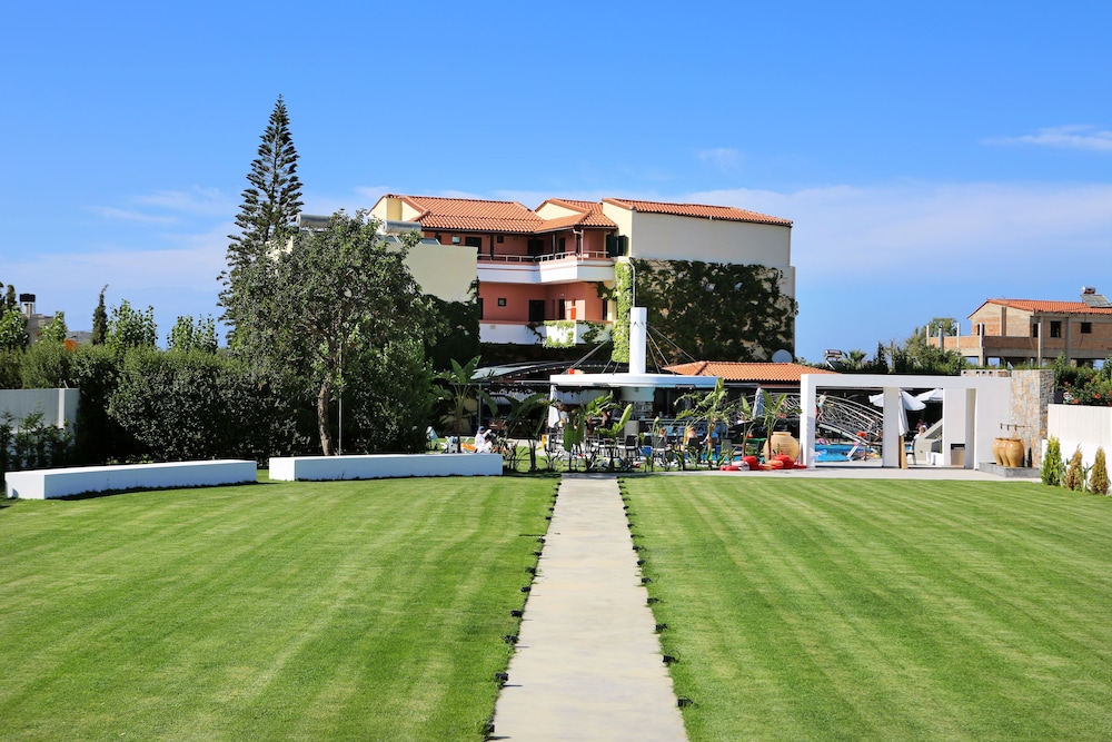 Marigianna Apartments — Hotel building in Sissi