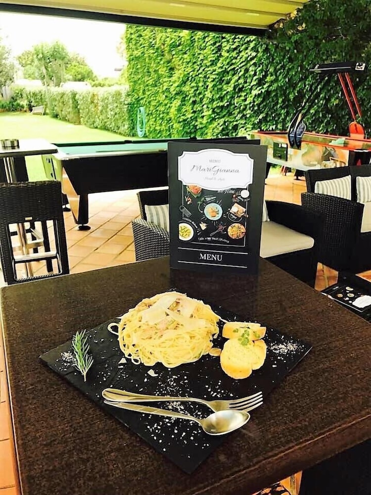 Marigianna Apartments — Restaurant & bars in Sissi