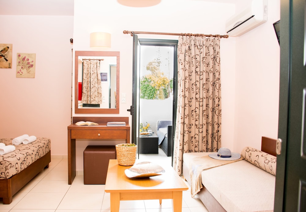 Marigianna Apartments — Hotel rooms in Sissi
