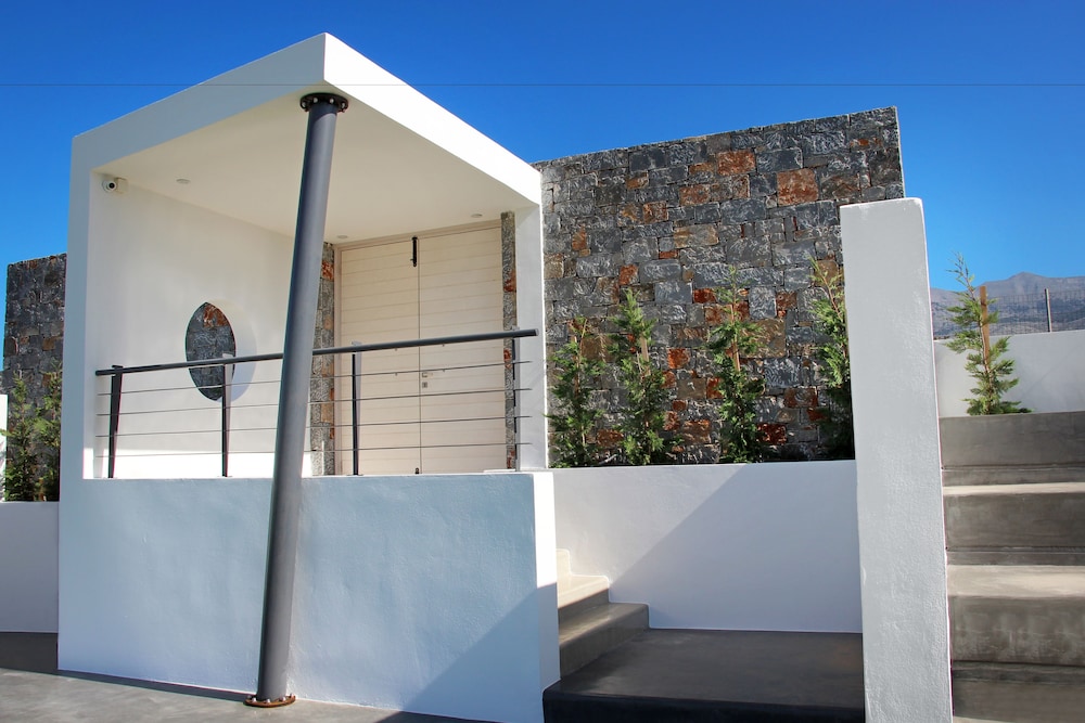 Marigianna Apartments — Hotel building in Sissi