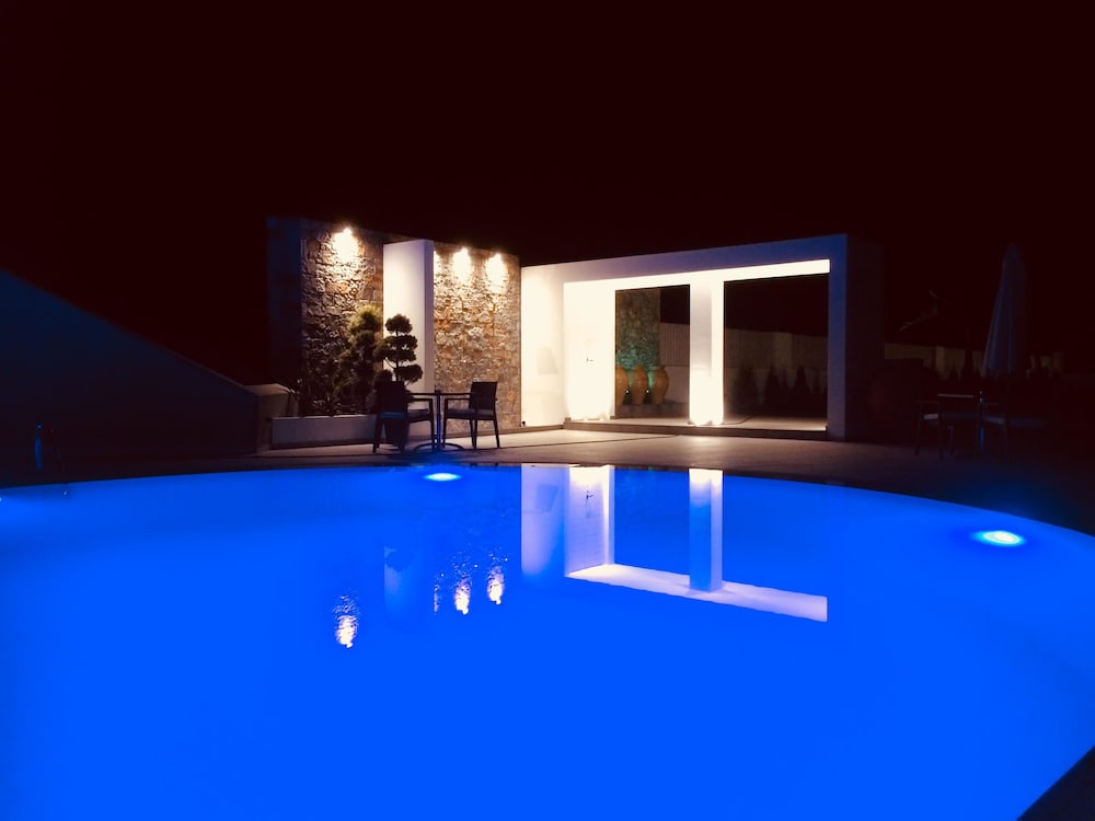 Marigianna Apartments — Swimming pool in Sissi