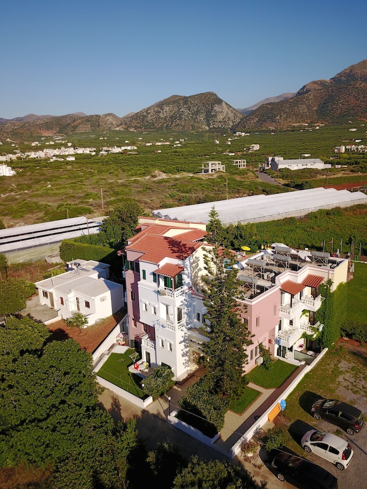 Marigianna Apartments — Hotel building in Sissi