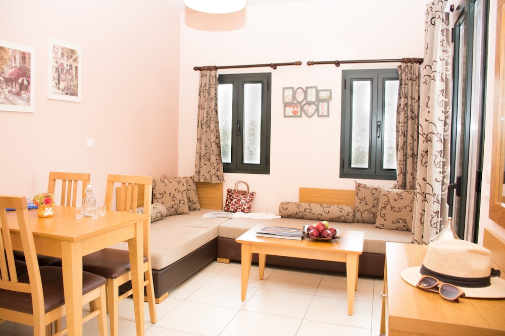 Marigianna Apartments — Hotel rooms in Sissi