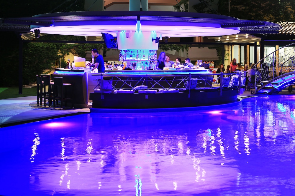 Marigianna Apartments — Restaurant & bars in Sissi