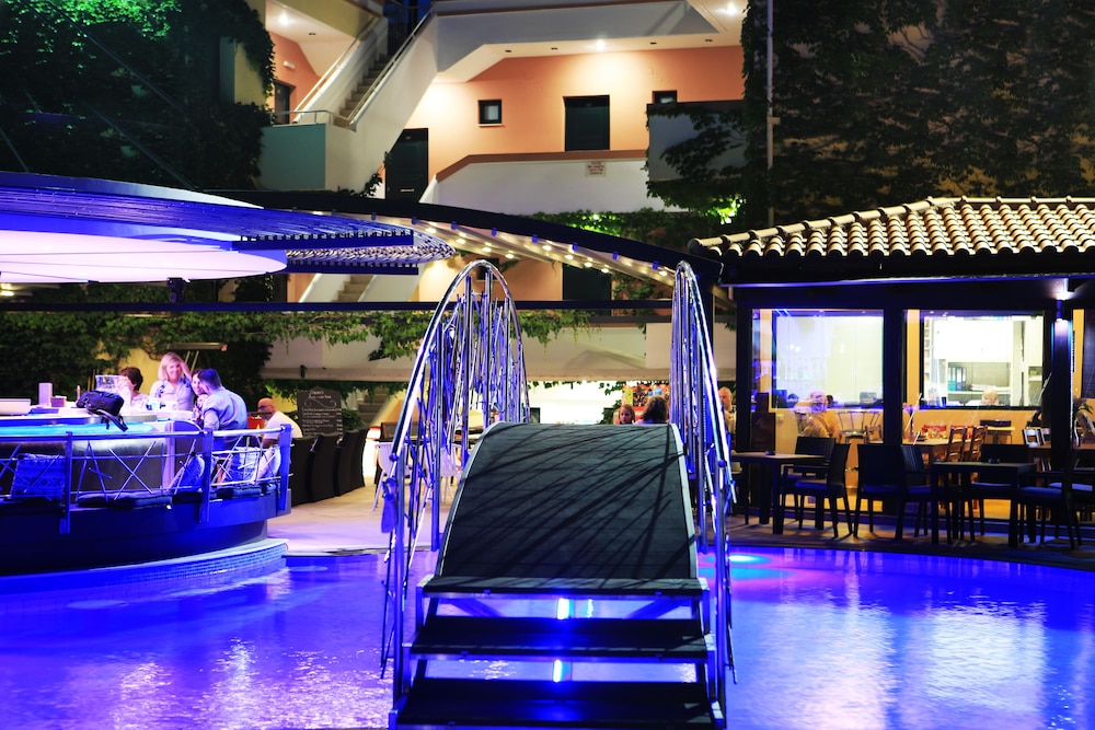 Marigianna Apartments — Restaurant & bars in Sissi
