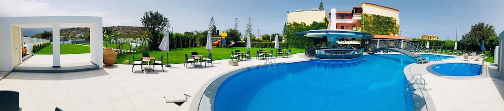 Marigianna Apartments — Swimming pool in Sissi