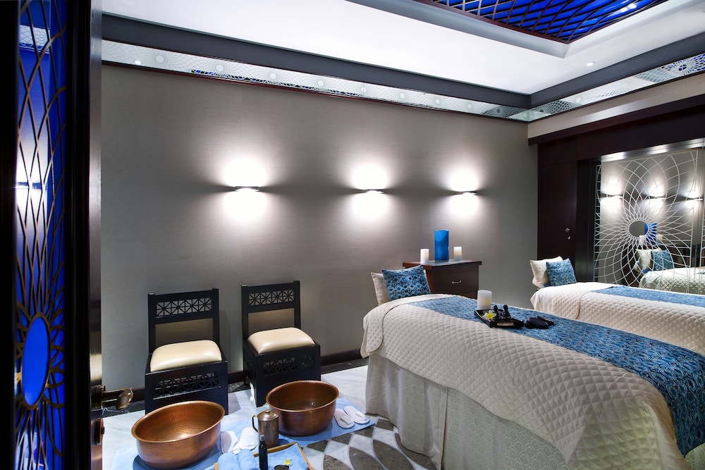 Bab Al Qasr Residence — Hotel rooms in Abu Dhabi