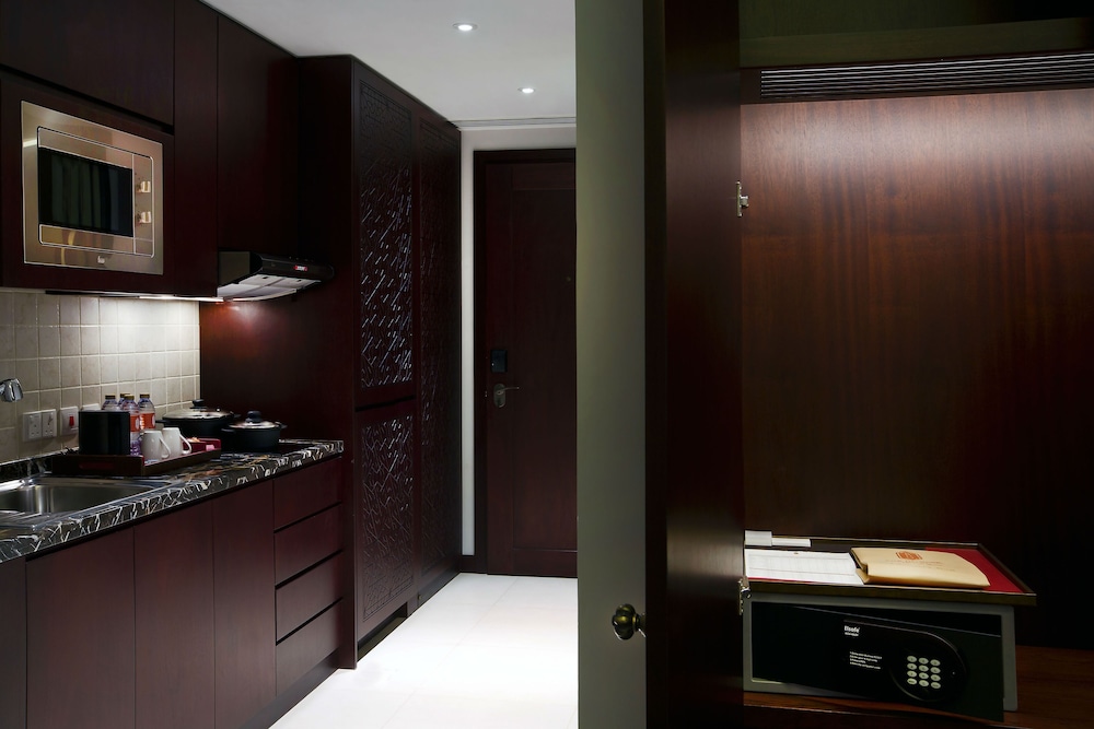 Bab Al Qasr Residence — Hotel rooms in Abu Dhabi