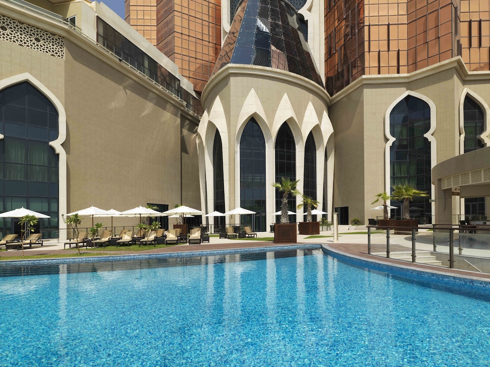 Bab Al Qasr Residence — Swimming pool in Abu Dhabi