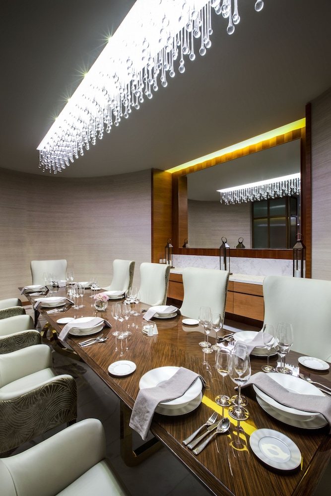 Bab Al Qasr Residence — Restaurant & bars in Abu Dhabi