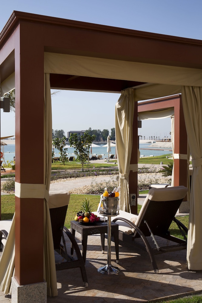 Bab Al Qasr Residence — Hotel rooms in Abu Dhabi