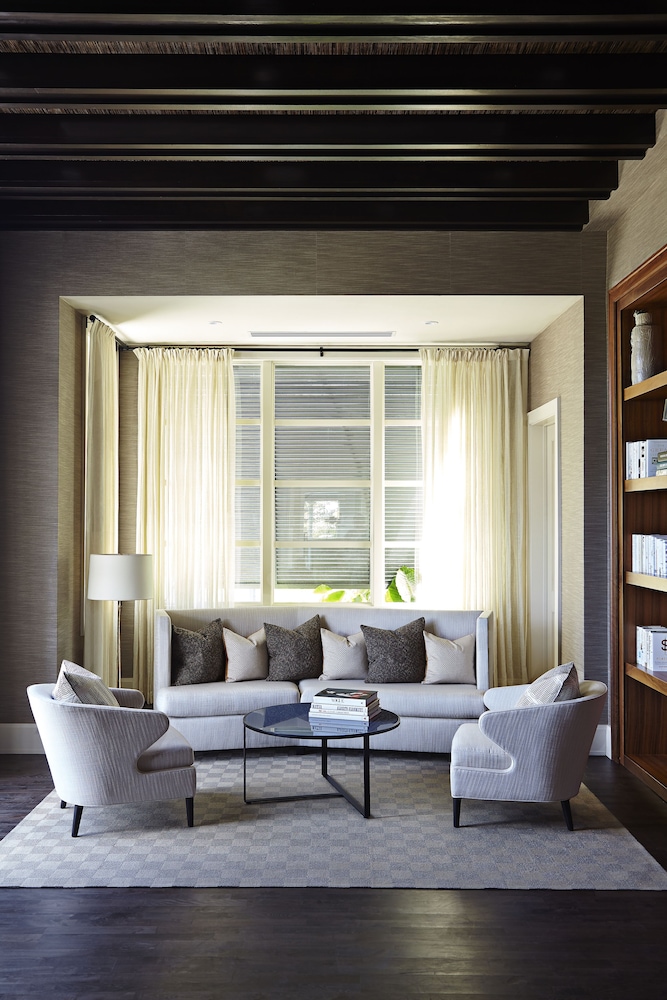 The Island House — Hotel rooms in Nassau, New Providence