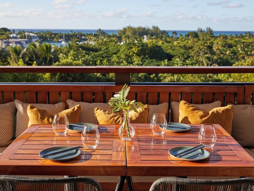The Island House — Restaurant & bars in Nassau, New Providence
