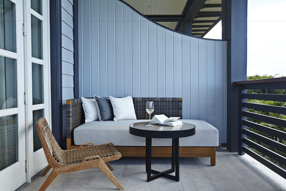 The Island House — Hotel rooms in Nassau, New Providence