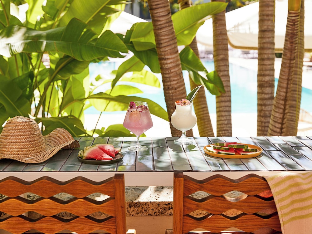 The Island House — Restaurant & bars in Nassau, New Providence