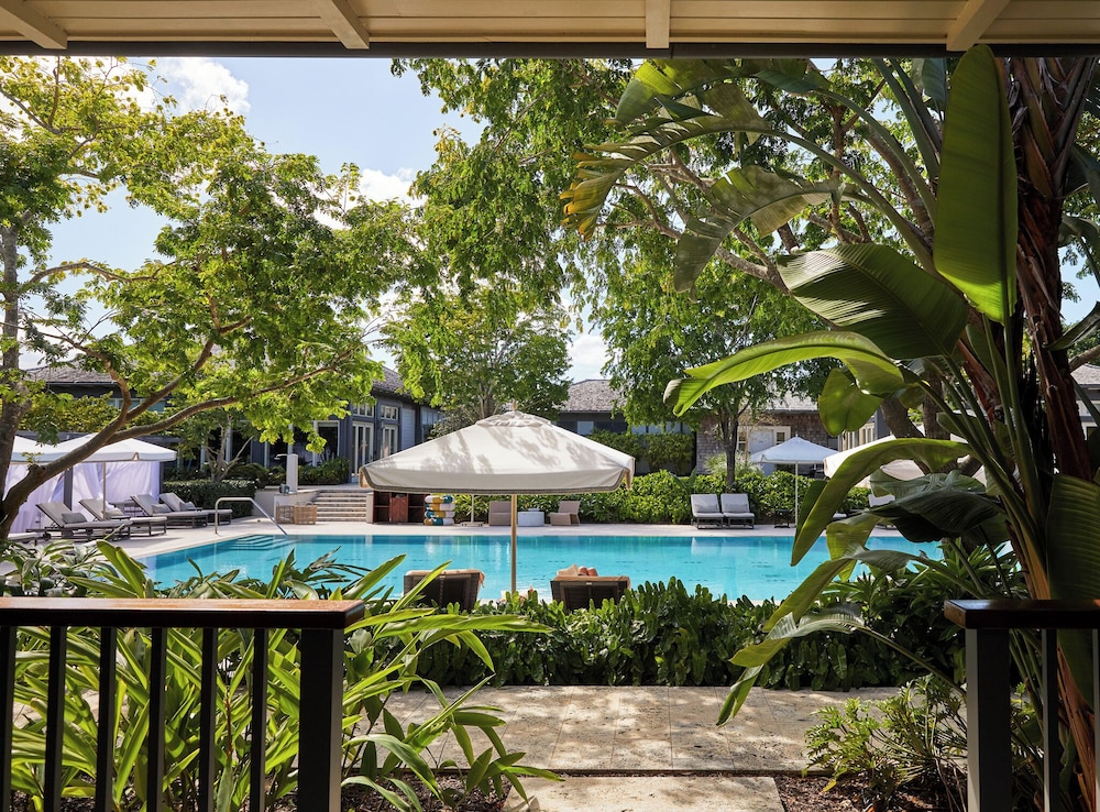 The Island House — Swimming pool in Nassau, New Providence