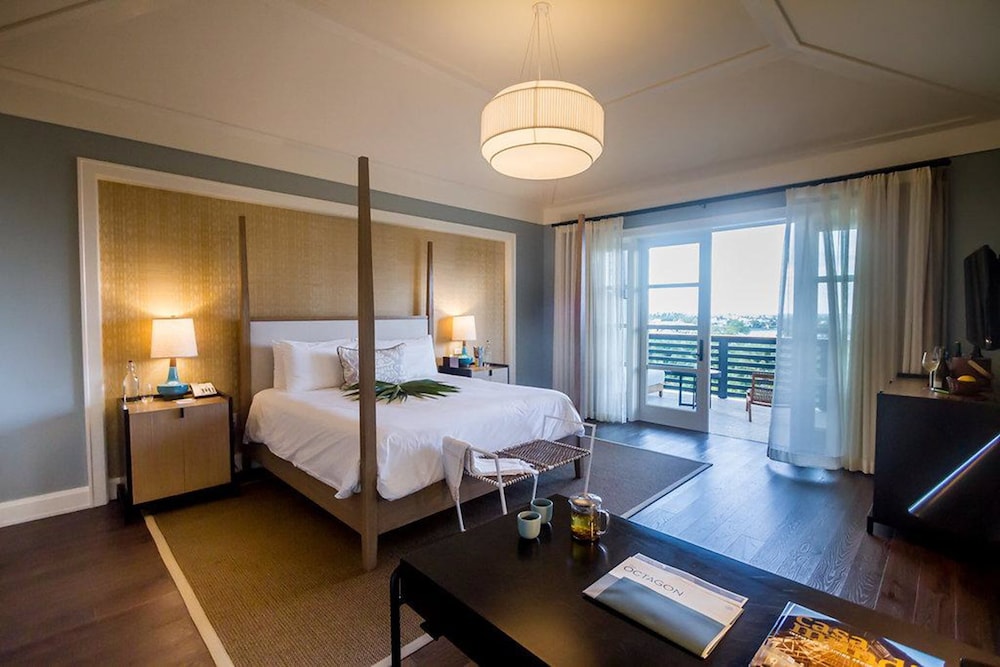 The Island House — Hotel rooms in Nassau, New Providence