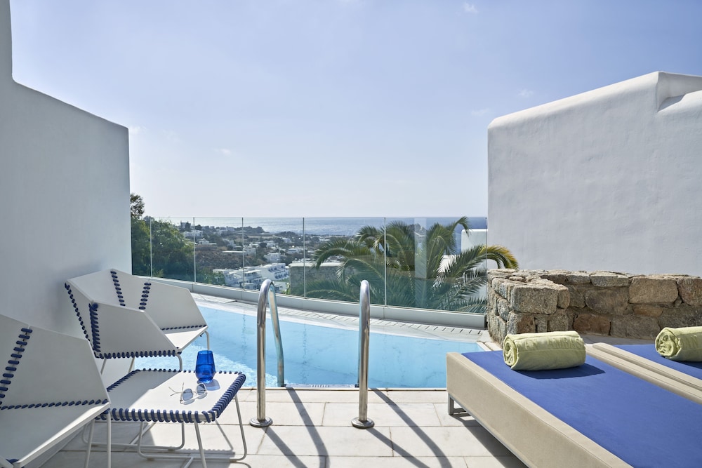 Myconian Ambassador Hotel Relais & Chateaux — Swimming pool in Plati Gialos, South Aegean