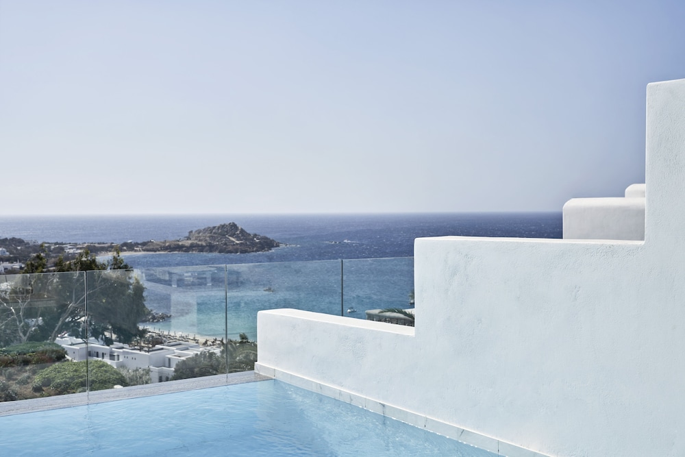 Myconian Ambassador Hotel Relais & Chateaux — Swimming pool in Plati Gialos, South Aegean