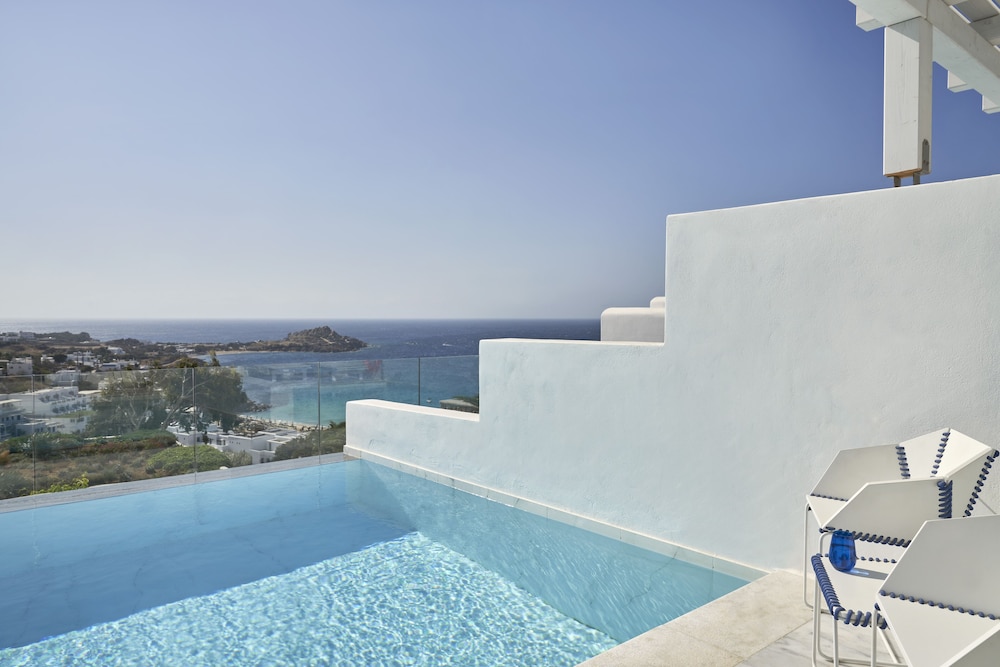 Myconian Ambassador Hotel Relais & Chateaux — Swimming pool in Plati Gialos, South Aegean