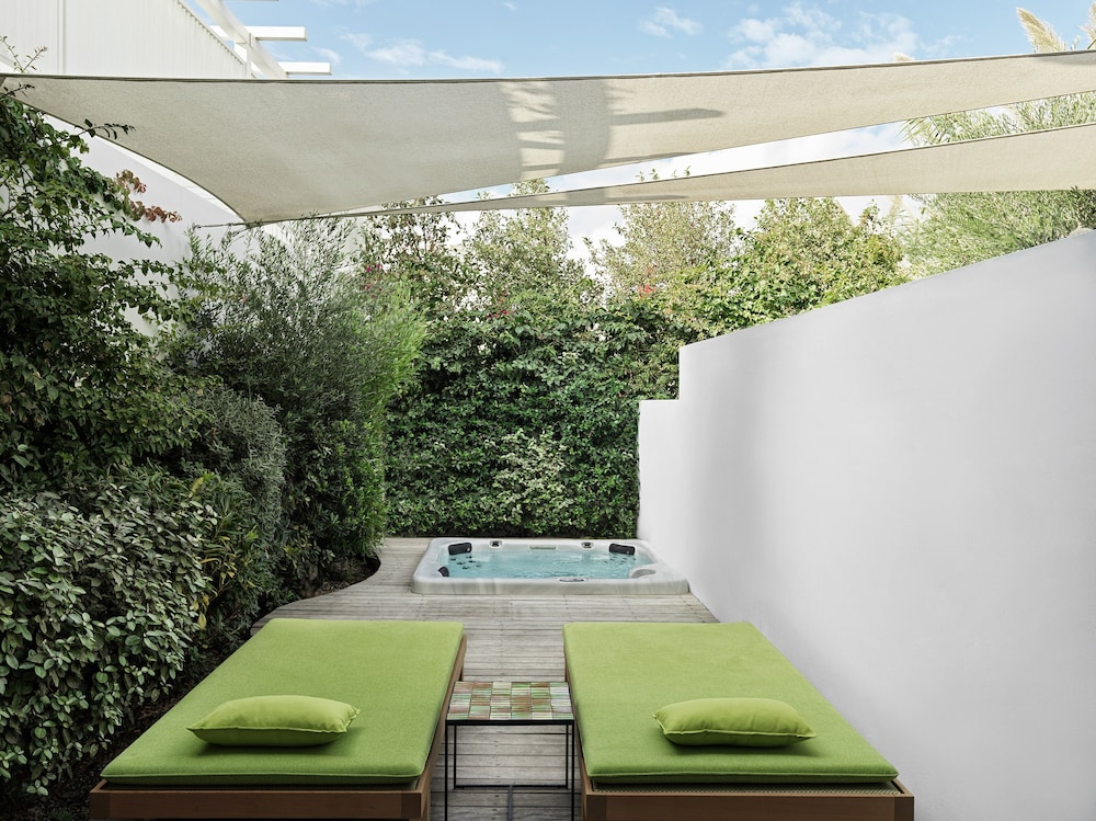 Myconian Ambassador Hotel Relais & Chateaux — Swimming pool in Plati Gialos, South Aegean