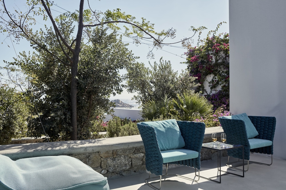 Myconian Ambassador Hotel Relais & Chateaux — Hotel building in Plati Gialos, South Aegean
