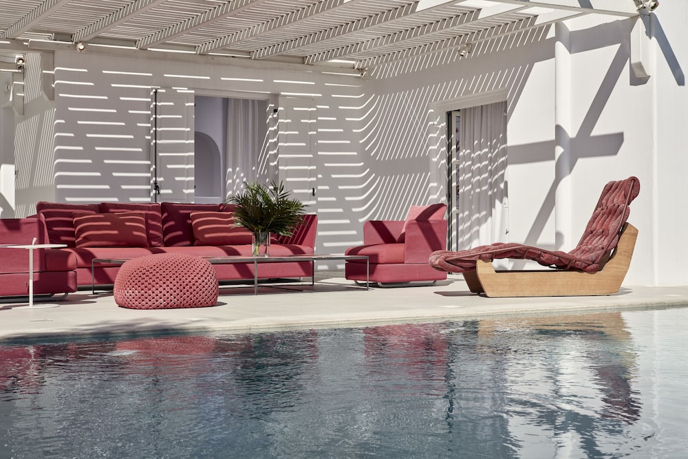 Myconian Ambassador Hotel Relais & Chateaux — Swimming pool in Plati Gialos, South Aegean