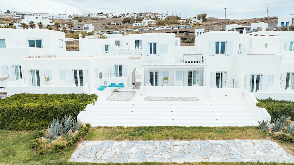 Mykonos Bay Resort & Villas — Hotel building in Mykonos Town, South Aegean