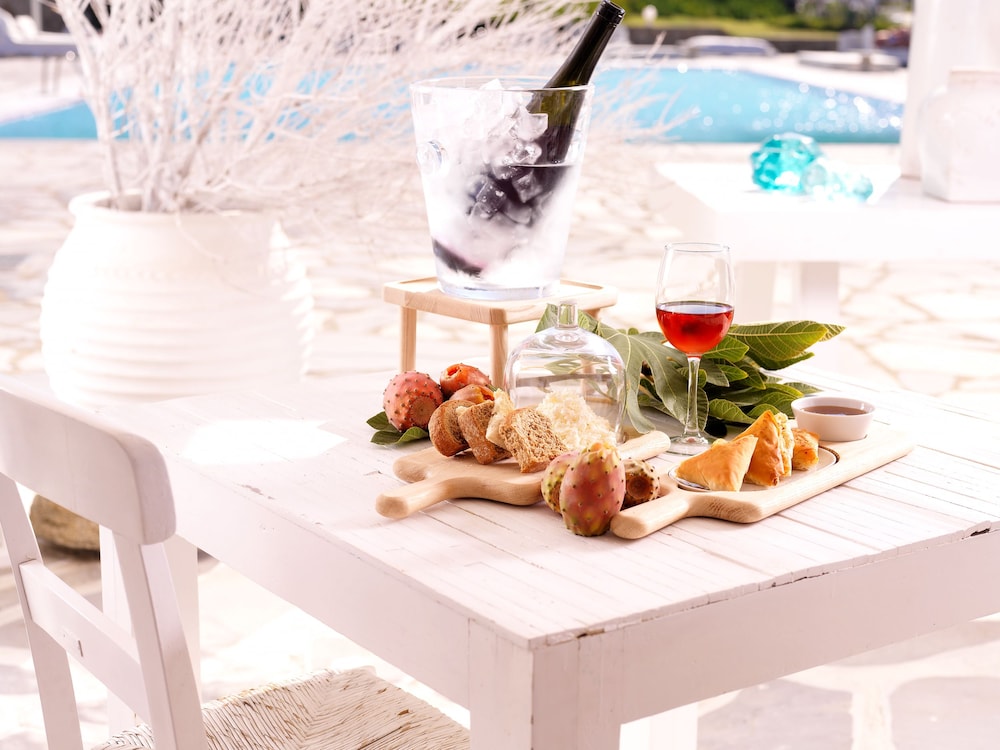 Mykonos Bay Resort & Villas — Restaurant & bars in Mykonos Town, South Aegean
