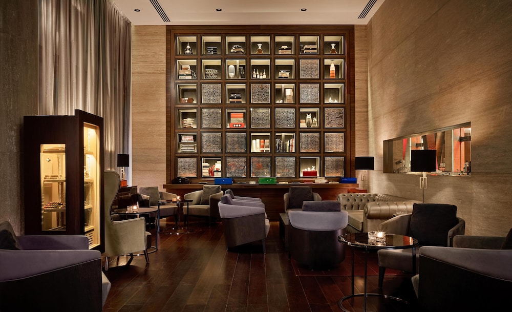Grand Hyatt Abu Dhabi Hotel & Residences — Restaurant & bars in Abu Dhabi